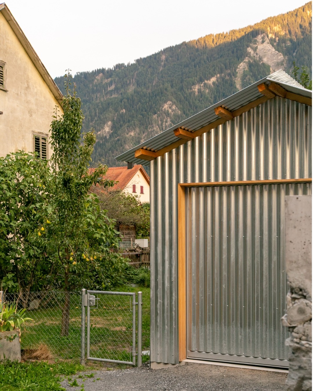 Rural Simplicity
#gartenschuppen
#ruralarchitecture
#architecture
#swissarchitecture
#alpinearchitecture
#bauenindenbergen
#hausdiethelm
#modunitaarchitects