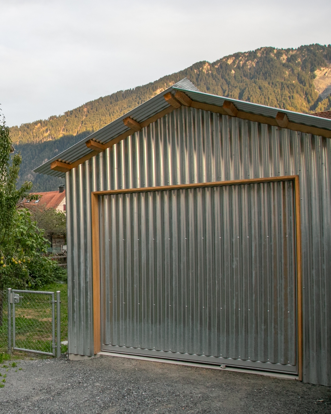 Hof & Hist & Hütte
#gartenschuppen
#hof&hist
#bauenindenbergen
#ruralsimplicity
#architecture
#timberarchitecture
#swissarchitecture
#alpinearchitecture
#felsberg
#switzerland
#modunitaarchitects